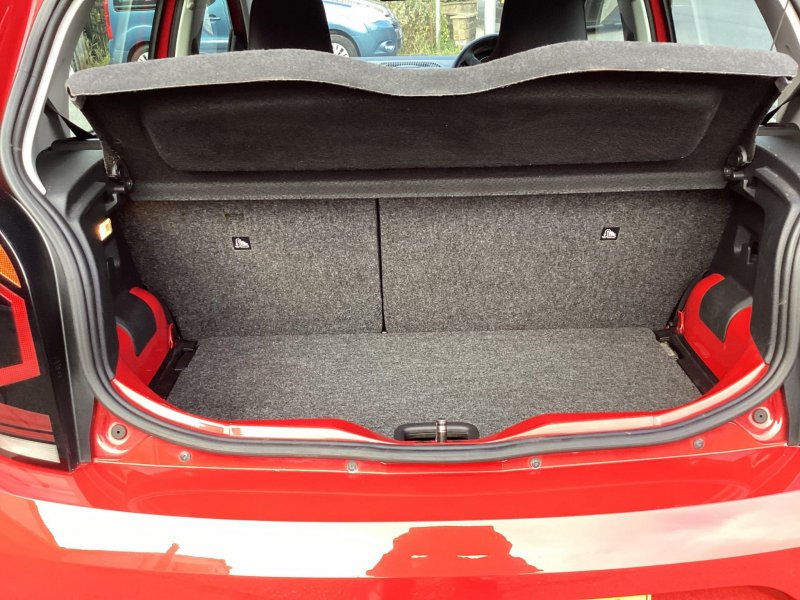 VOLKSWAGEN UP