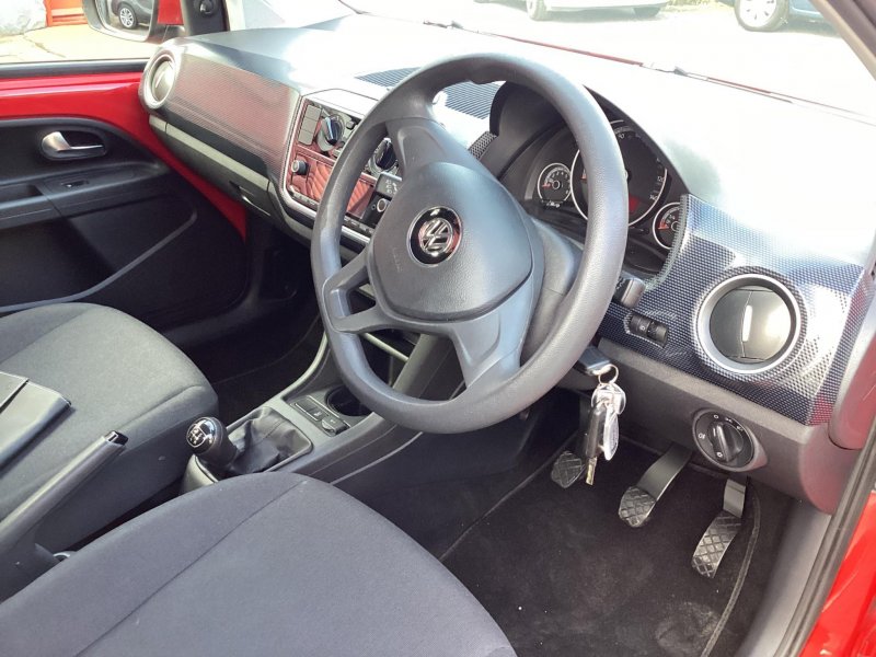 VOLKSWAGEN UP