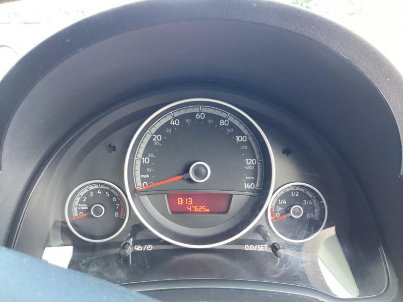 VOLKSWAGEN UP