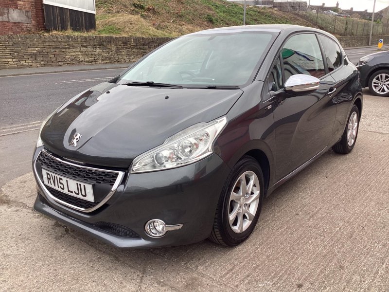 PEUGEOT 208