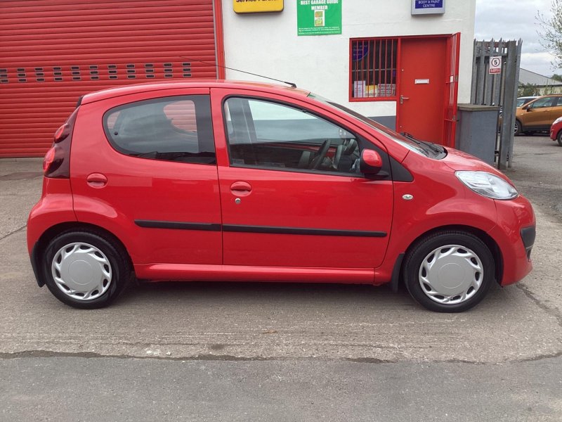 PEUGEOT 107