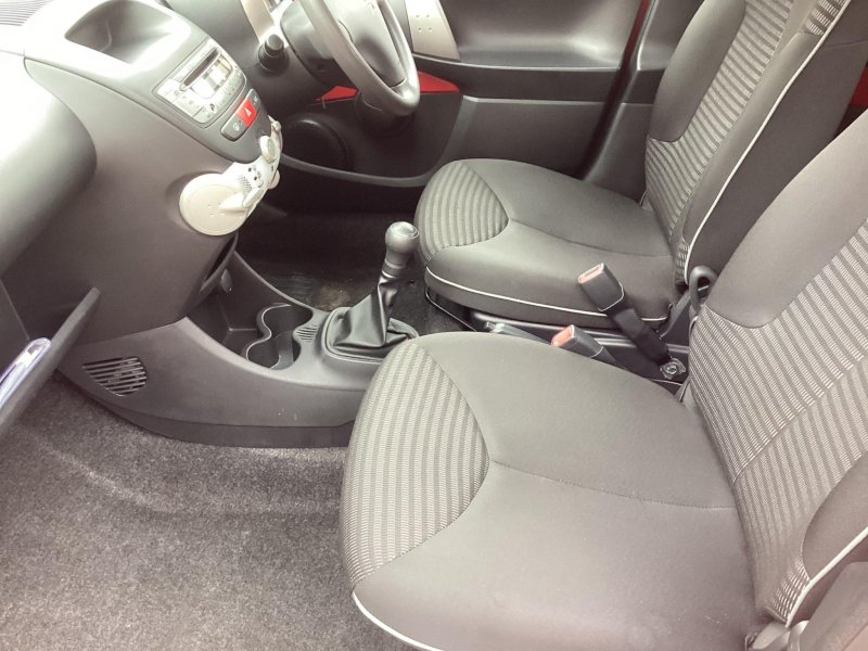PEUGEOT 107