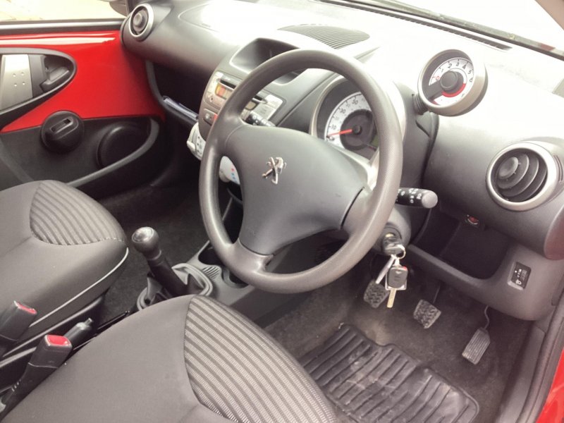 PEUGEOT 107