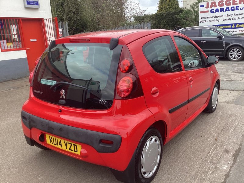 PEUGEOT 107