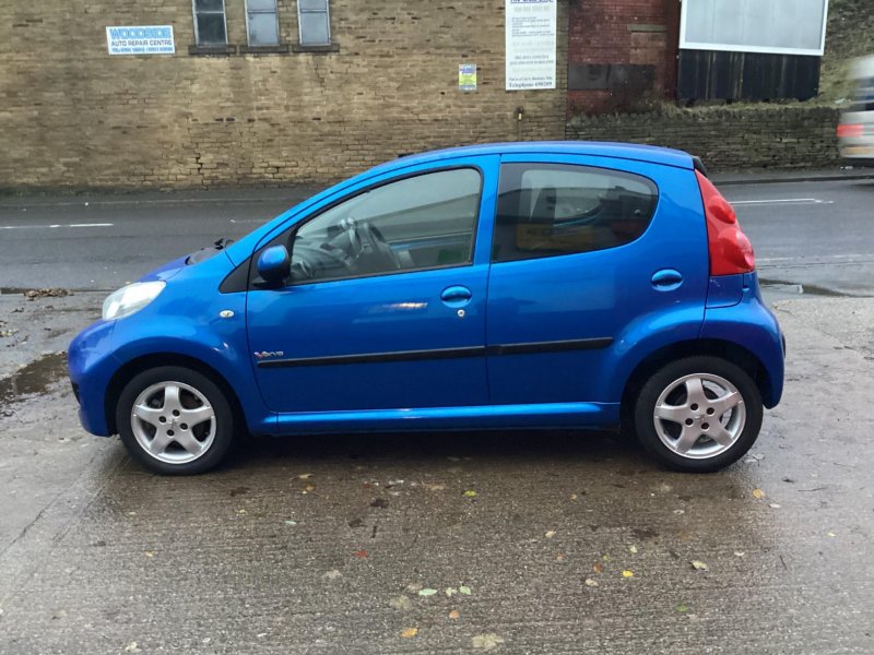 PEUGEOT 107