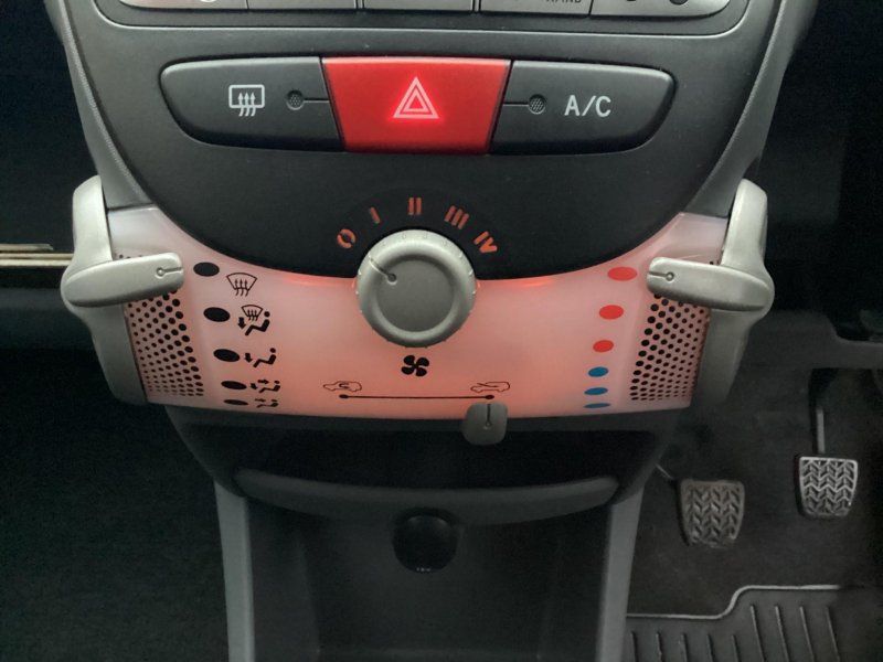 PEUGEOT 107