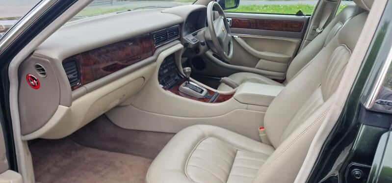 JAGUAR XJ