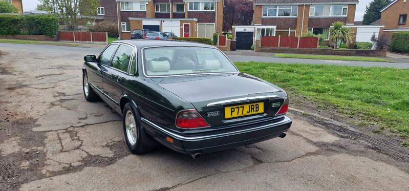 JAGUAR XJ