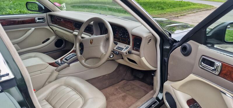 JAGUAR XJ